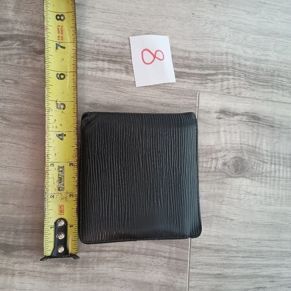 Louis Vuitton Black Epi Bifold Wallet Men’s - Picture 9 of 10